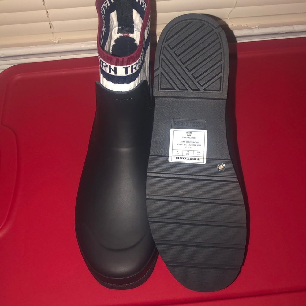 Boot - Picture 2 of 3